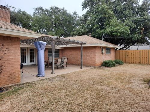 716 Candlewood Rd, Fort Worth TX  76103-1114 exterior