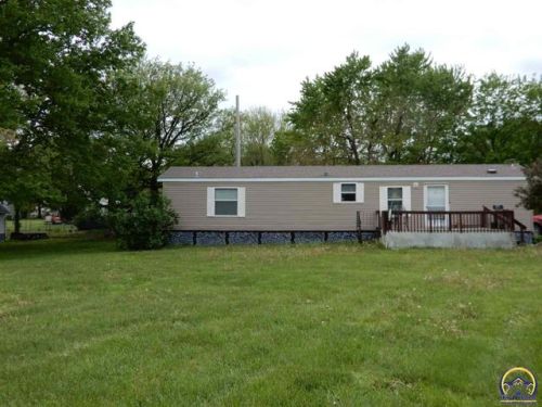 437 Pratt St, Whiting, KS 66552-9520