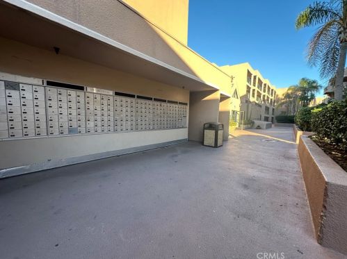 450 4th St, Santa Ana CA  92701-4709 exterior