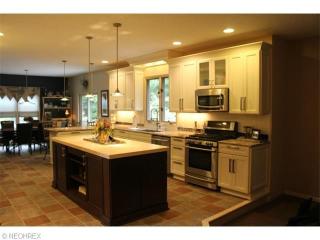 7200 River Rd, Cleveland OH  44138-1510 exterior