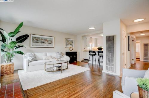 2374 Vegas Ave, Hayward, CA 94546-6361