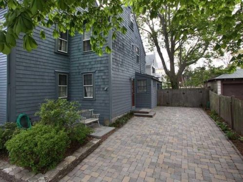 9 Chestnut St, Middletown, RI 02840-1903