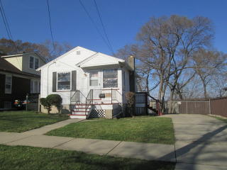 690 Lincoln Ave, Aurora, IL 60505-2161