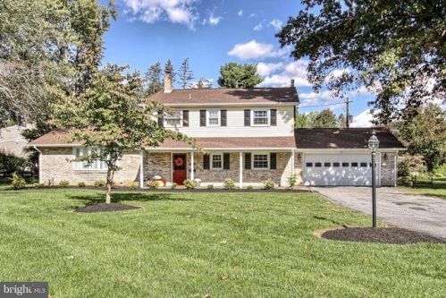 807 Stratford Dr, Carlisle, PA 17013-3538