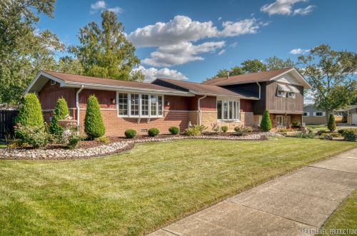 5432 Vine St, Oak Forest, IL 60452-1239