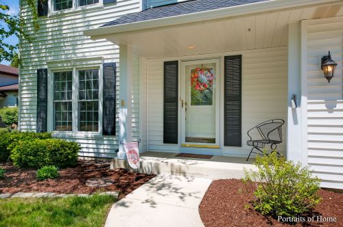 575 Roxbury Dr, Naperville, IL 60565-3176