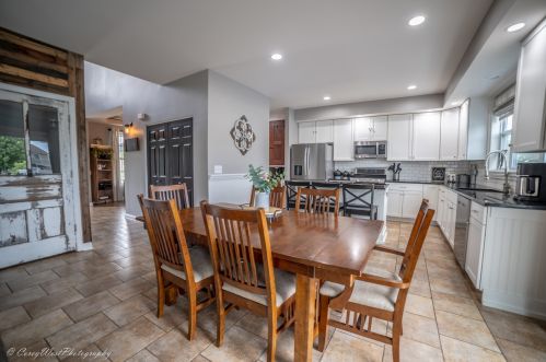 937 Hamilton Dr, Sycamore IL  60178-9522 exterior