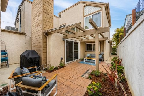 513 15th St, Huntington Beach CA  92648-4045 exterior