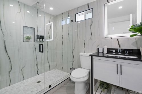 300 Brookhurst St, Anaheim CA  92801-5608 exterior