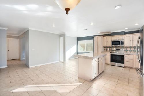 7087 Canevalley Cir, Citrus Heights CA  95621-0252 exterior