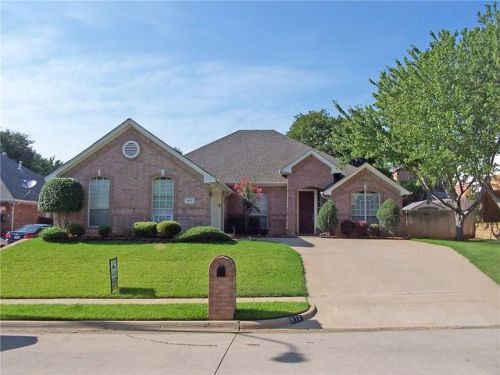 917 Carousel Dr, Bedford, TX 76021-3374