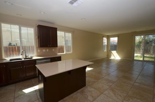 2368 Mountainside Dr, Los Banos, CA 93635-8810