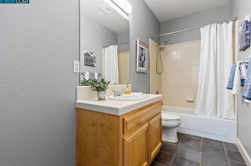 1017 Laurel Tree Dr, Concord CA  94521-5433 exterior