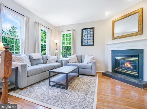 12001 Edgemere Cir, Herndon VA  20190-3256 exterior