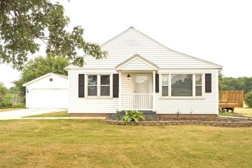 3106 Walters School Rd, Lake Camelot, IL 61547-9749