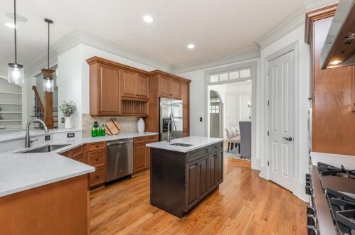 2767 Grv St, Atlanta GA  30319-2843 exterior