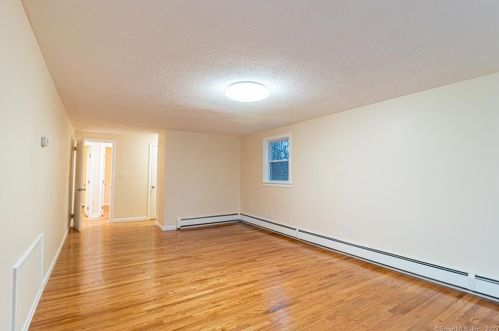 6 Indian Wood Rd, Niantic CT  06357-1021 exterior