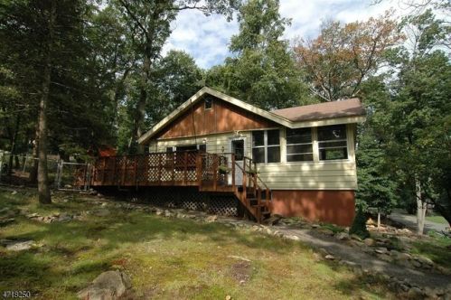 2 Pebble Beach Rd, Hopatcong, NJ 07843-1915