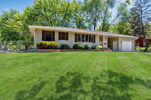 6009 Sumter Pl, Minneapolis, MN 55428-2820