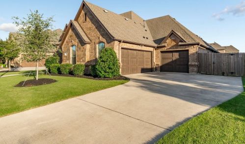 9116 Belshire Dr, Fort Worth, TX 76182-7690