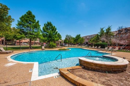 1558 Biltmore Ln, Irving TX  75063-3503 exterior