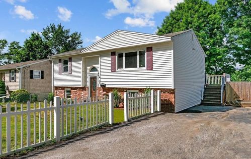 29 Pleasant View Ave, Providence, RI 02919-4309