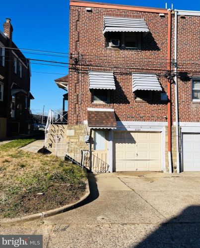 8125 Farnsworth St, Philadelphia PA 19152-3008 exterior