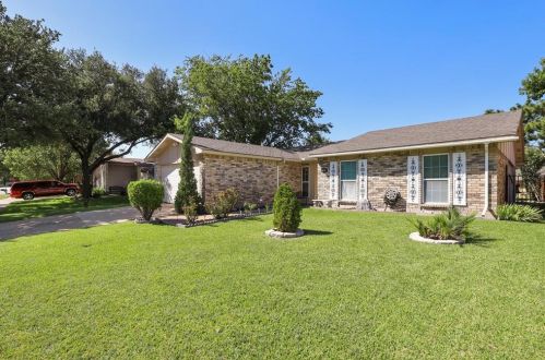 4101 Longstraw Dr, Fort Worth TX  76137-1727 exterior