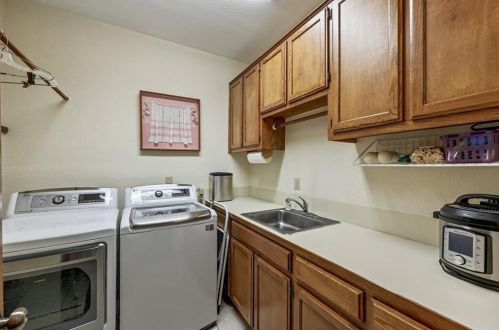 3918 Caney Crk Rd, Austin TX  78732-2216 exterior
