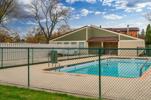 6443 Clarendon Hills Rd, Willowbrook IL  60527-2150 exterior