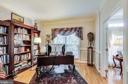 6420 Lake Meadow Dr, Springfield VA  22015-3927 exterior