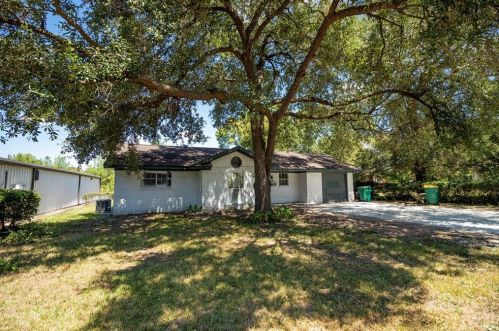 1012 Austin St, Conroe TX  77301-2206 exterior