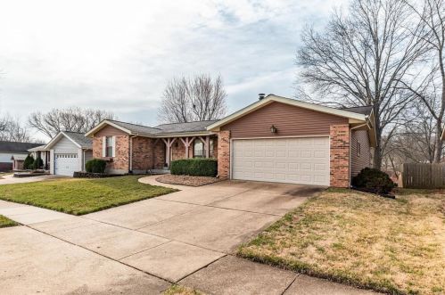 6 Hurstfield Ct, Fenton, MO 63026-3317