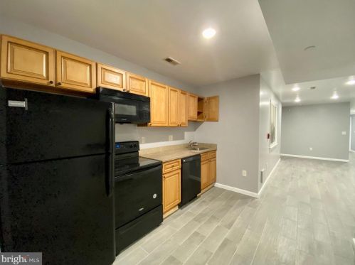 1723 17th St, Philadelphia, PA 19145-2223