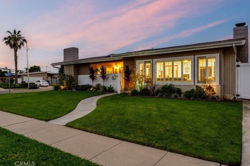 15081 Sussex Cir, Huntington Beach, CA 92647-2724