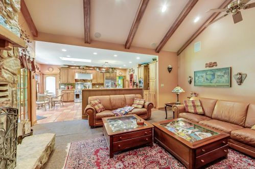 8901 Maple Ave, Willowbrook IL 60527-6469 exterior