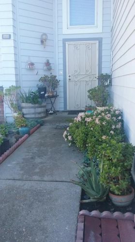 8628 Cottonwood Ln, Stockton, CA 95210-4404