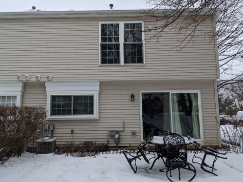 295 Chrisman Dr, Streamwood, IL 60107-6869