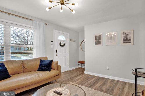 111 Fairview Dr, Carlisle PA  17013-8474 exterior