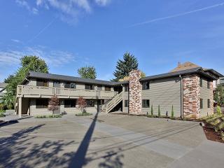 3553 Yamhill St, Portland OR  97214-4348 exterior