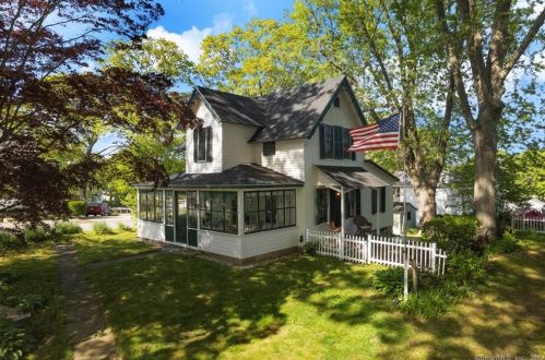 26 Laurel St, Niantic, CT 06357-2622