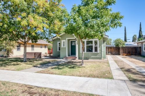 928 Arthur Ave, Fresno, CA 93706-2617