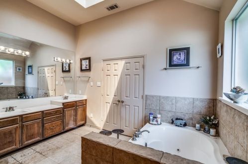 2300 Manchester Ct, Carrollton TX exterior