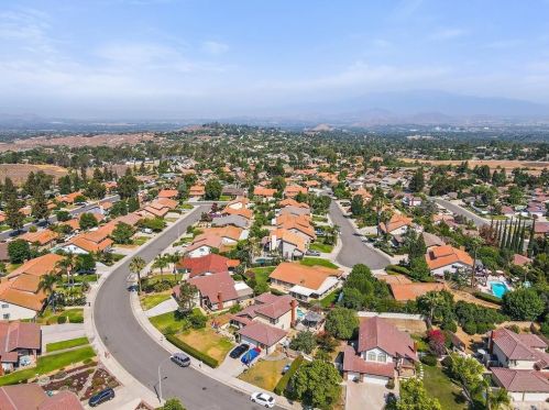 6880 Rycroft Dr, Riverside CA  92506-5317 exterior