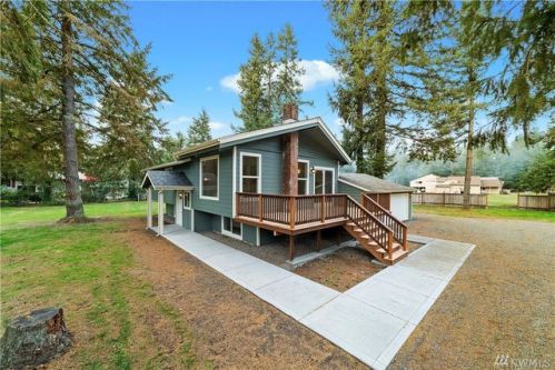 13239 Moes Rd, Rainier, WA 98576-9765
