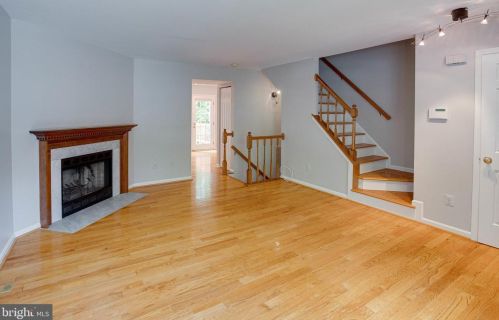 12620 Monarch Ct, Woodbridge VA  22192-5167 exterior