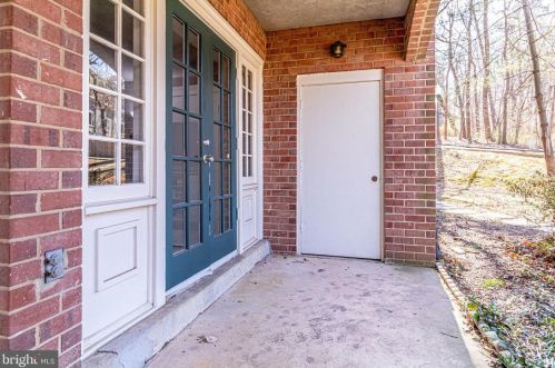 5906 Bayshire Rd, Springfield VA  22152-1150 exterior