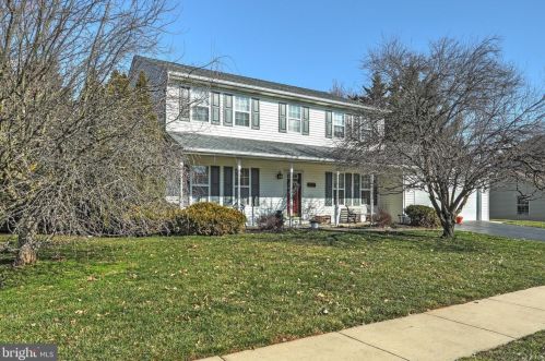 2881 Sparrow Dr, York, PA 17408-9004