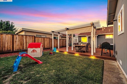 853 Serra Dr, San Leandro, CA 94578-4213