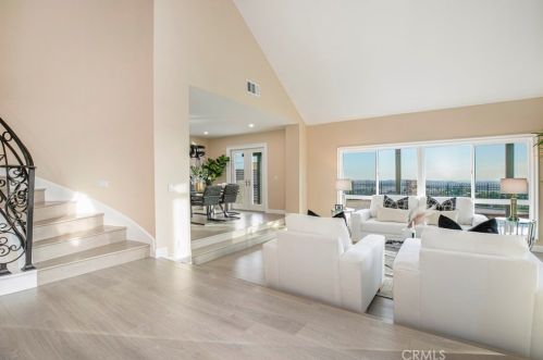 815 Moorside Dr, Glendale CA  91207-1135 exterior